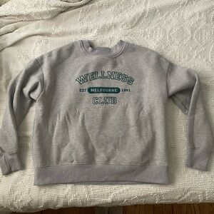 Wilo Wellness Club Gray Crewneck Sweatshirt with Ribbed Cuffs
